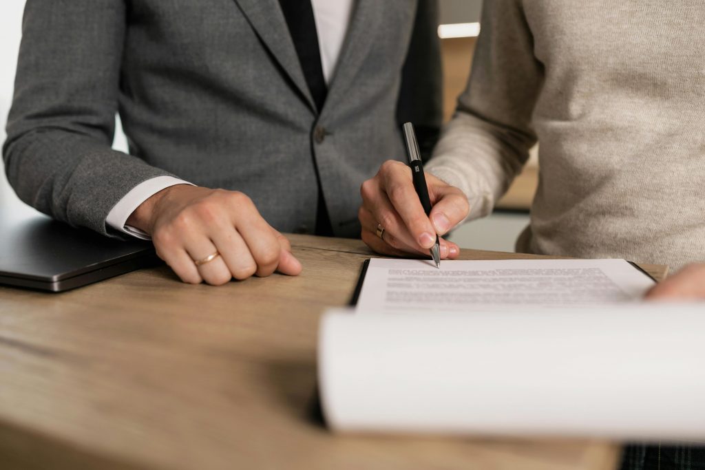 Documentos Comunes en Extranjería para Solicitar Residencias en España: Requisitos y Forma de Presentación