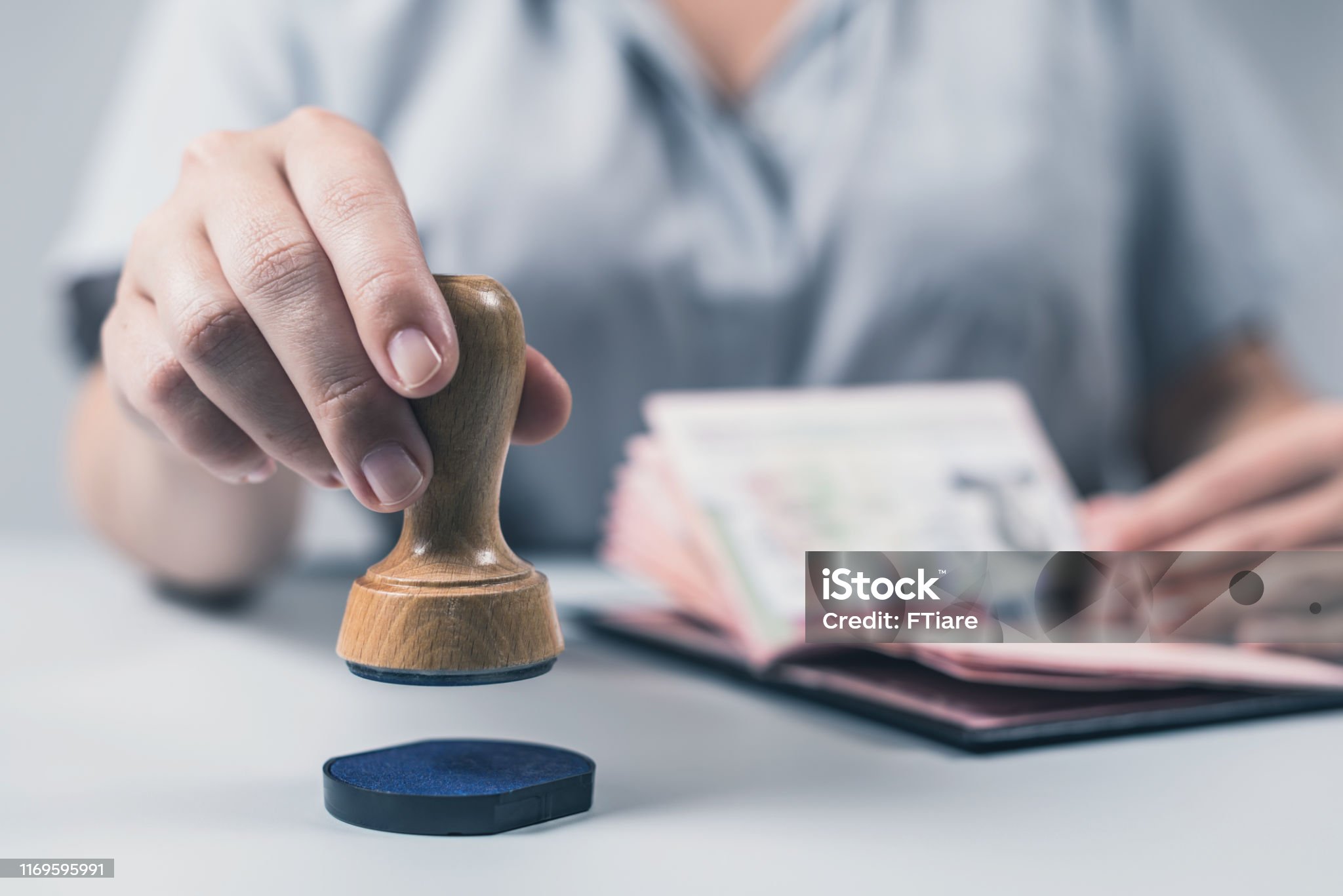 Regularización de extranjeros en España (2026): vías, requisitos y consejos prácticos